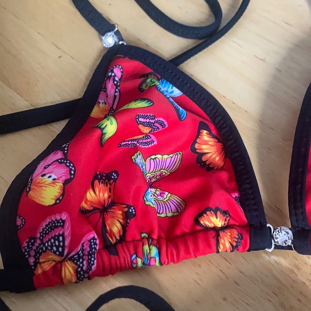 Bikini - Picture 3 of 3